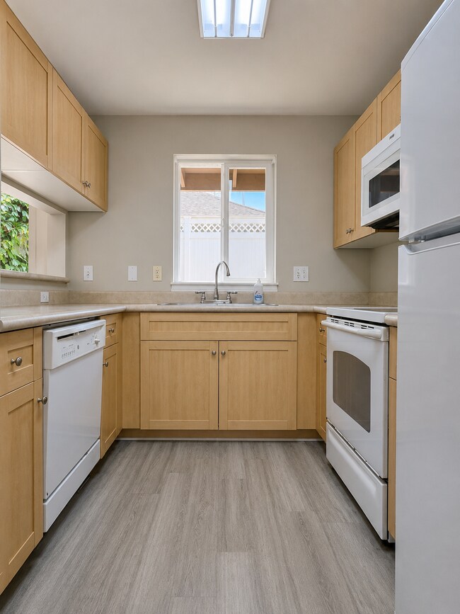 Building Photo - 671 Meakanu Ln