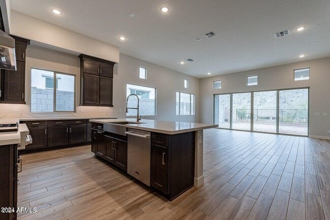 Building Photo - 21390 W Meadowbrook Ave