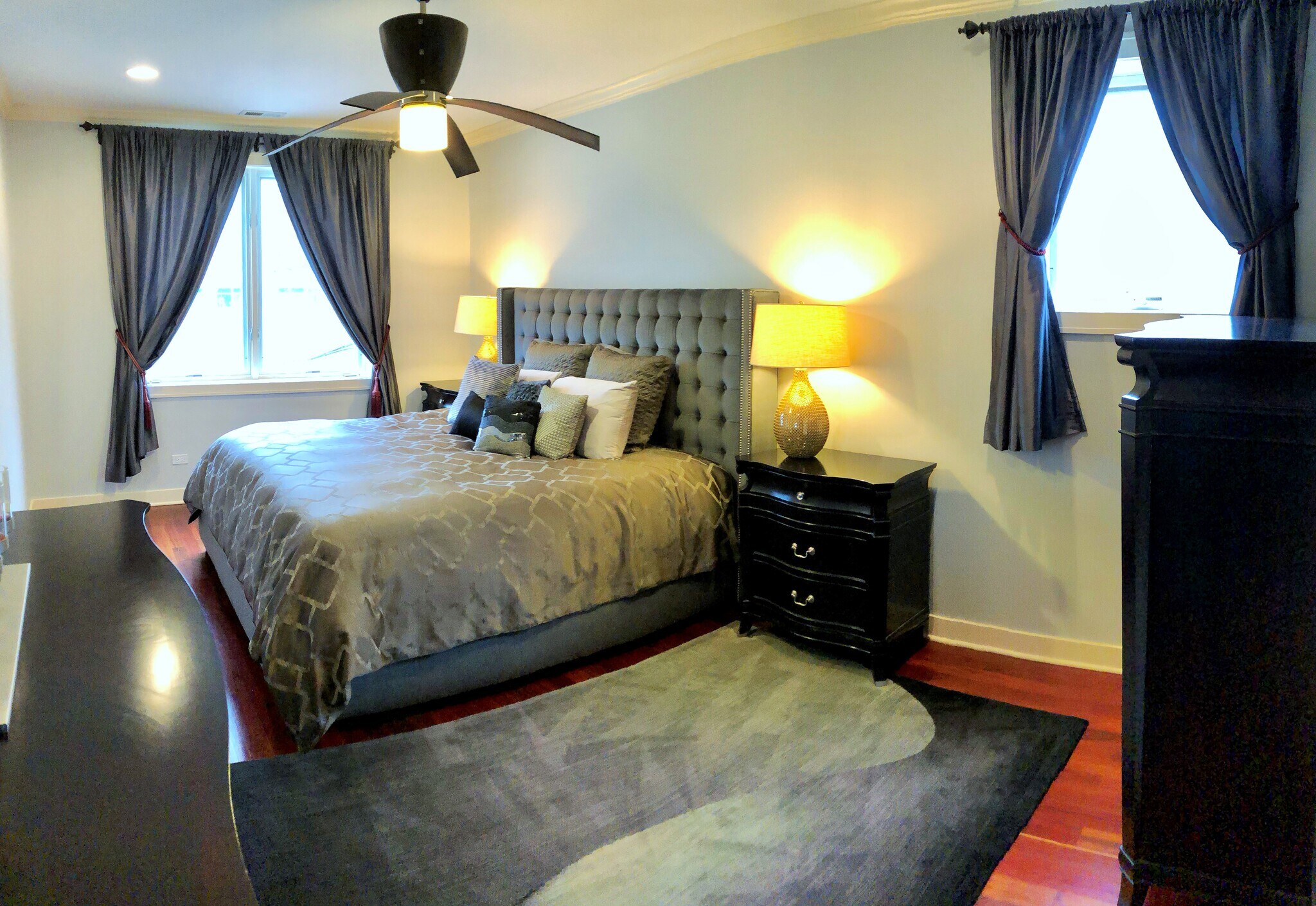 Spacious master suite - 825 N Hudson Ave