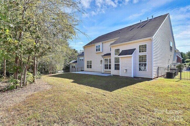 Building Photo - 2108 Oakcliffe Ct