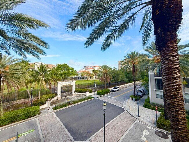 Building Photo - 630 S Sapodilla Ave