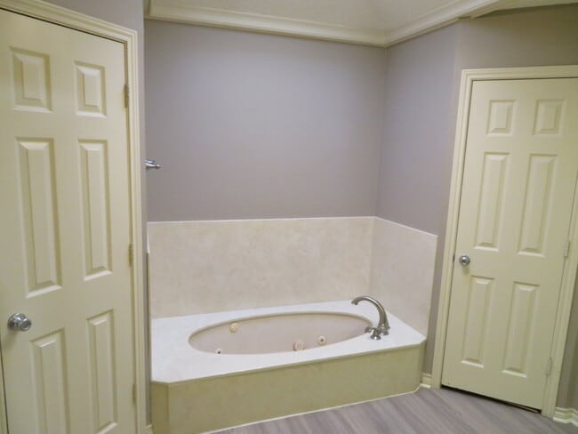 Building Photo - Nice Modern Home Located In Whisper Wood Near Tech. Includes access to pool & tennis court.