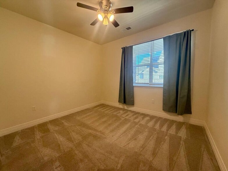 Building Photo - 1851 S Dunkirk St