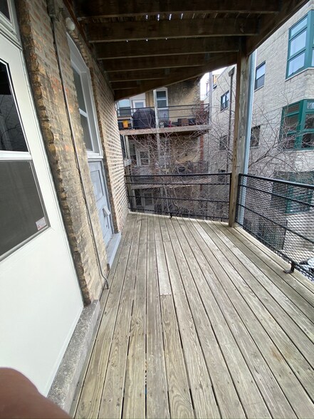 Building Photo - 1419 W Leland Ave