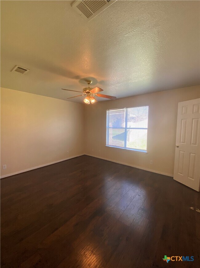 Building Photo - 5107 Daybreak Dr