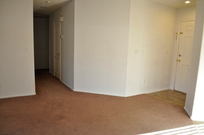 Building Photo - Single Story Three Bedroom Home in the Heart of Henderson
