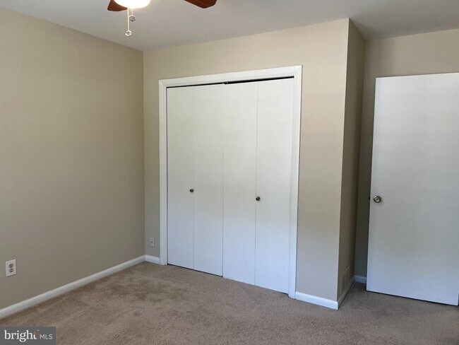 Building Photo - 724 Upham Pl NW