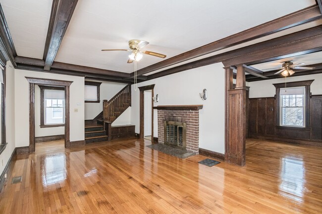 Building Photo - 4 Bedroom, 1.5 bath Home