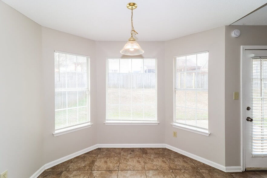 Building Photo - 1015 Jessica Lauren Dr