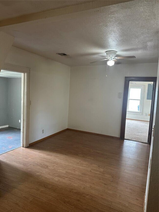 Building Photo - 815 Sunset Dr