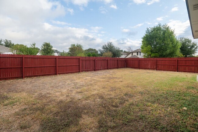 Building Photo - Nestled in Round Rock neighborhood.