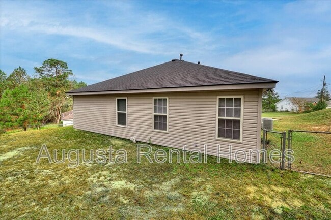 Building Photo - 2824 Cranbrook Dr