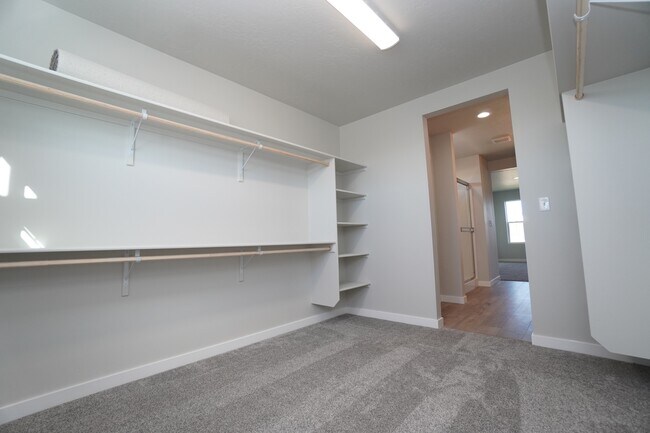 Building Photo - 1218 W Bass River Dr