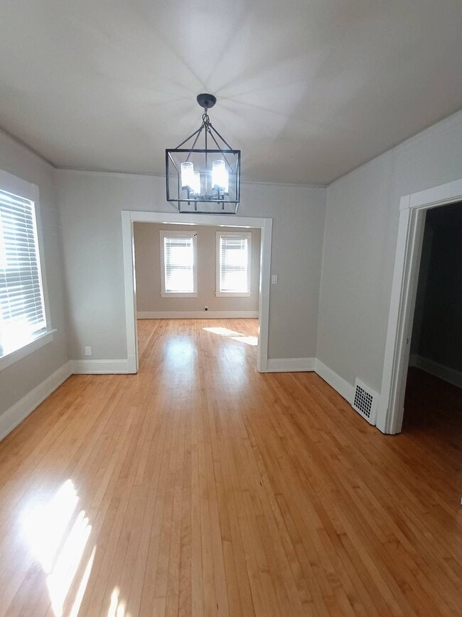 Building Photo - Recently Remodeled 2-Bedroom Home Near Bra...