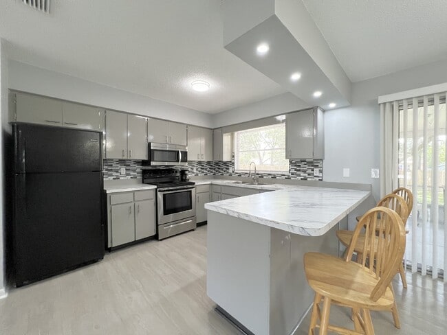 Building Photo - **Affordable Rental home in Silver Springs...