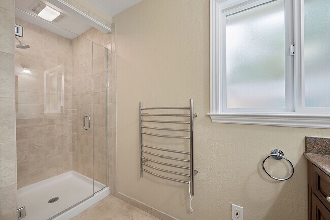 Building Photo - Beautiful 4/2 Executive Home with Cupertin...