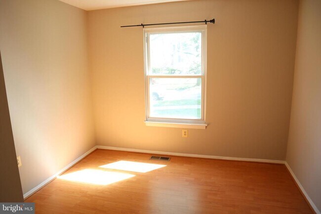 Building Photo - 910 Allan Rd