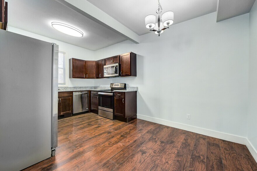 kitchen/dining - 3117 Hancock Ave