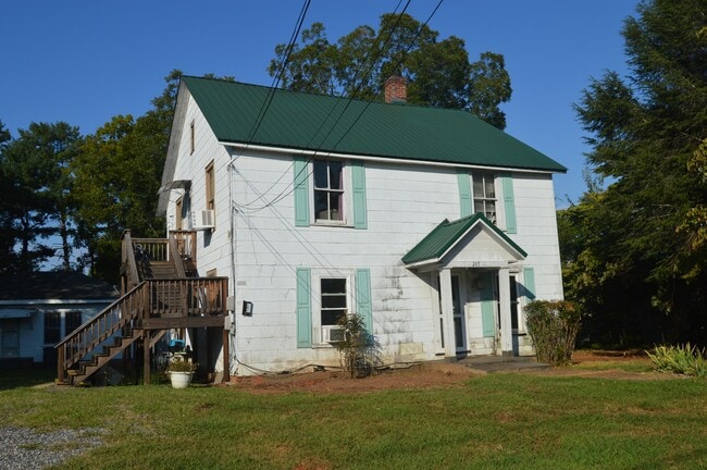 Primary Photo - 247 N Main St