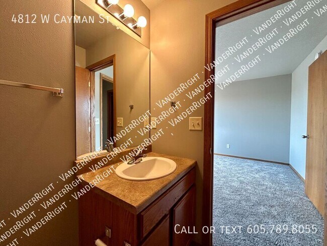 Building Photo - 4812 W Cayman St