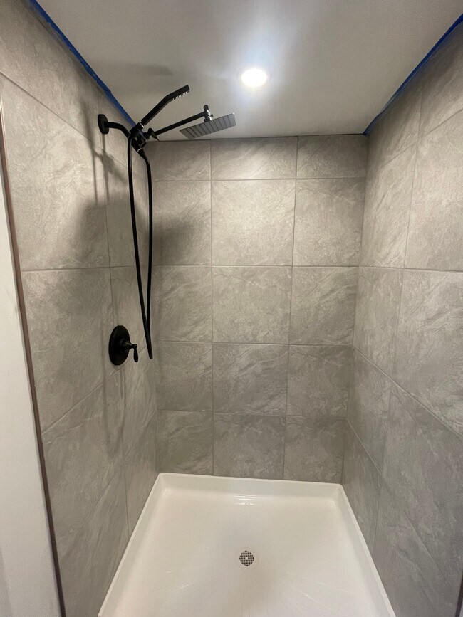 Building Photo - 619 N Harvard Ave