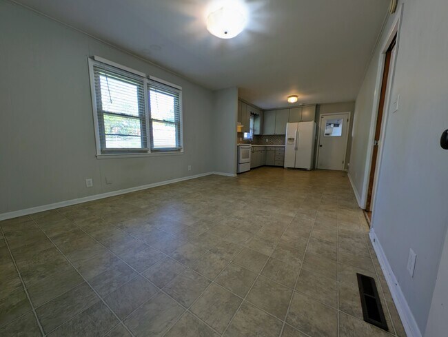 Building Photo - 2310 Denham Ave