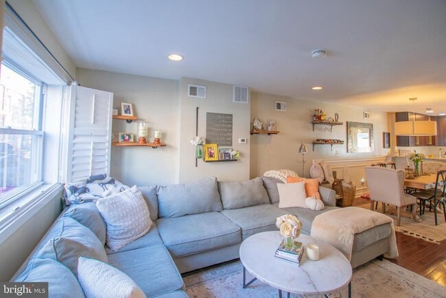 Building Photo - 140 Mercy St