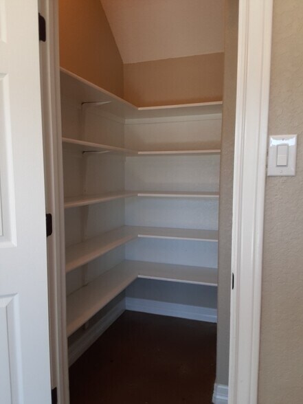 Building Photo - 106 Cornell Ave