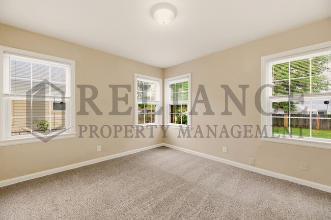 Building Photo - 571 S Roosevelt St