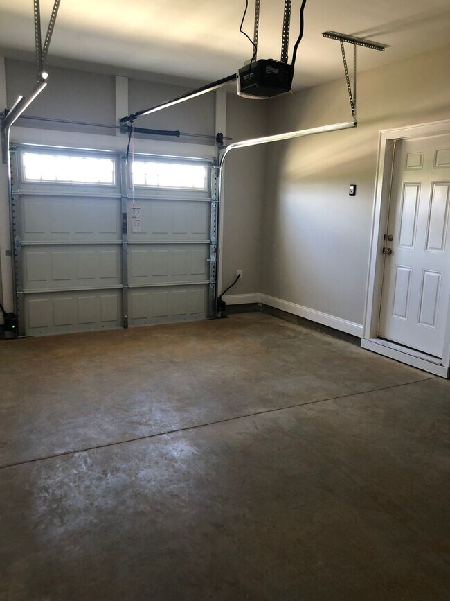 Building Photo - 133 Hunters Hill Wy