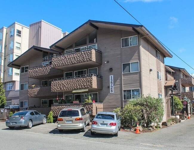 Building Photo - 12728 33rd Ave NE
