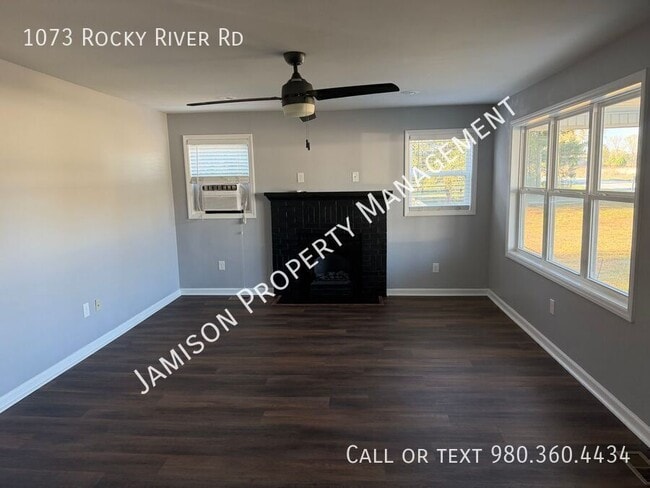 Building Photo - 1073 Rocky River Rd