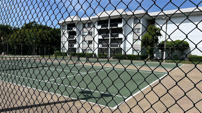 Building Photo - 731 N Pine Island Rd