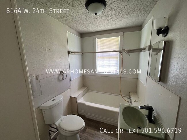 Building Photo - 816A W. 24th Street-