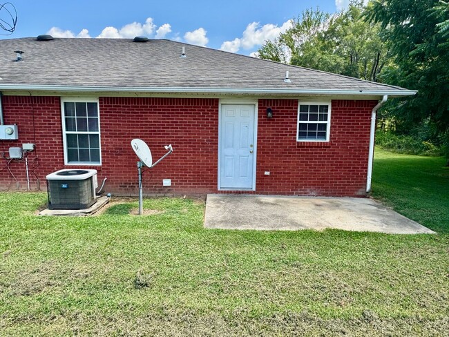 Building Photo - Quiet Country Duplex off Copeland Rd in To...