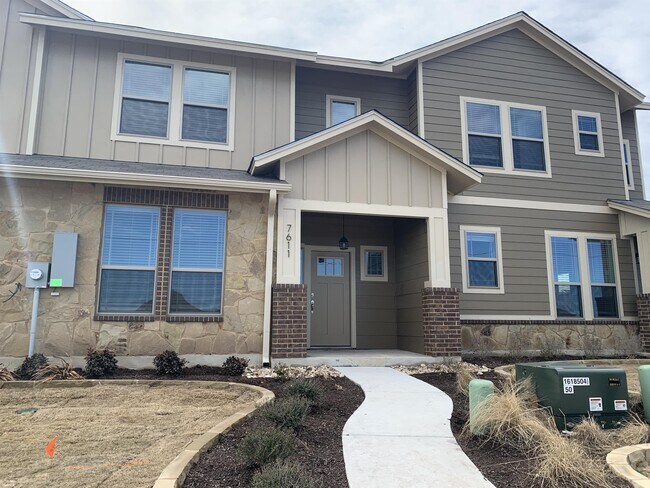 Primary Photo - 7611 Stonehollow