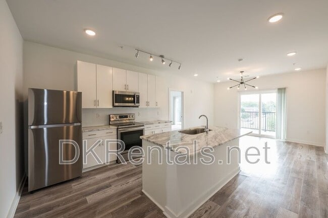 Building Photo - 525 Parkway Dr NE