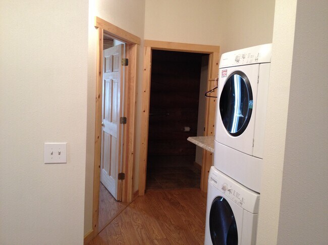 Building Photo - 3911 Murphy Dome Rd