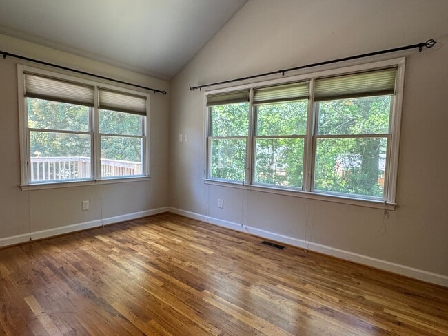Building Photo - 4 Bedroom | 3 Bathroom Raleigh Home with F...