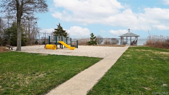 Building Photo - 13 Beach Land Ave