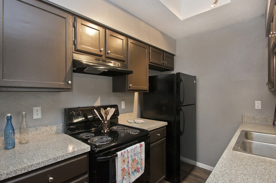 Woodbridge Townhomes 2403 Brown Blvd Arlington TX 76006 Apartment