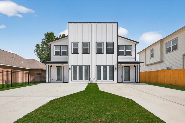 Primary Photo - 5027 Willow Glen Dr