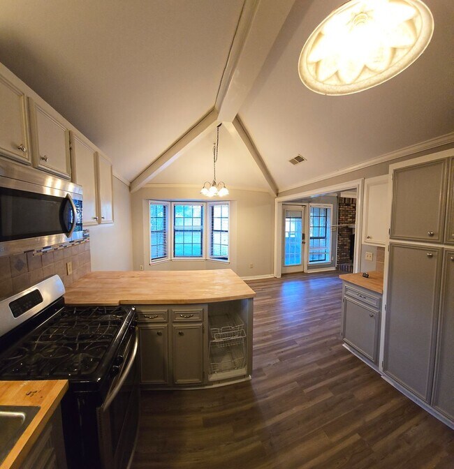 Building Photo - 6213 W Oxbow Loop