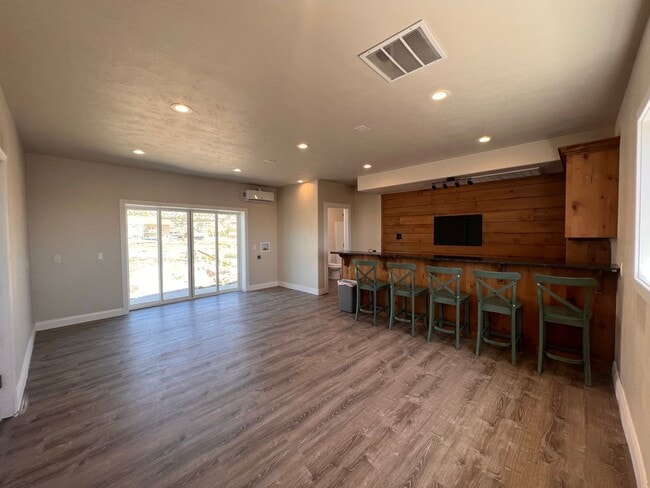 Building Photo - *utilities included* Remodeled Studio Apartment In Hildale