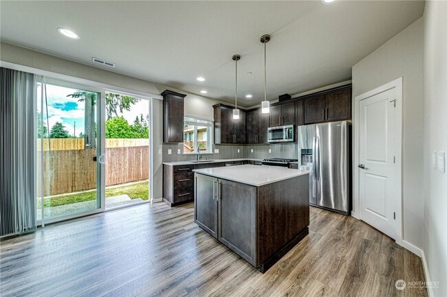 Building Photo - Duplex Style CONDO - 3 Bed 2.5b Bath Fully...
