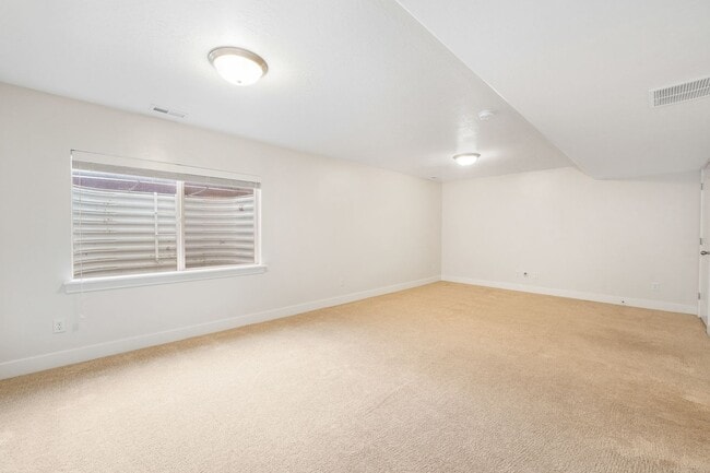 Building Photo - Spacious 4 Bedroom Townhome in Vineyard, UT