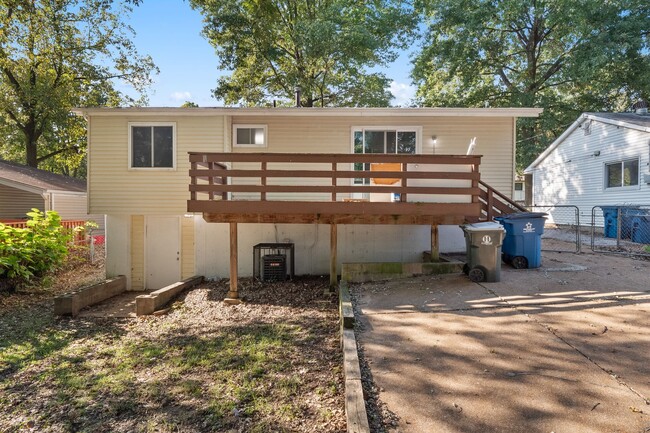 Building Photo - Move-in-Ready Single Family Home with Deta...