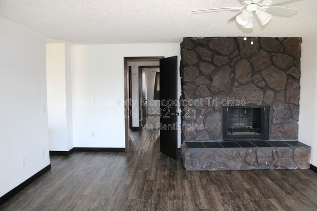 Building Photo - 444 Greenbrook Pl