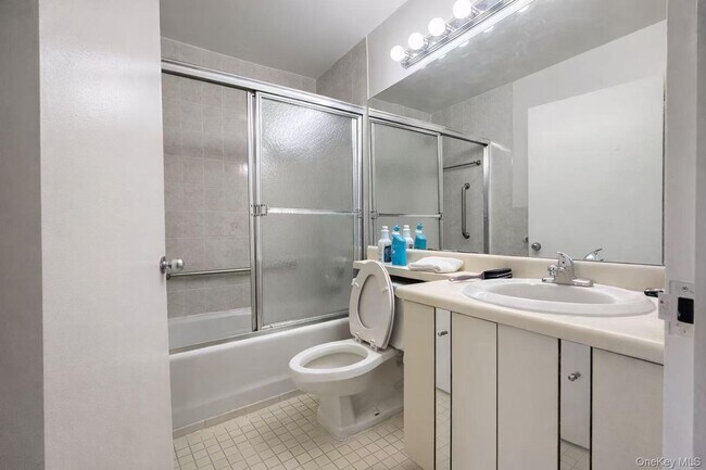 Building Photo - 136-75 37th Ave