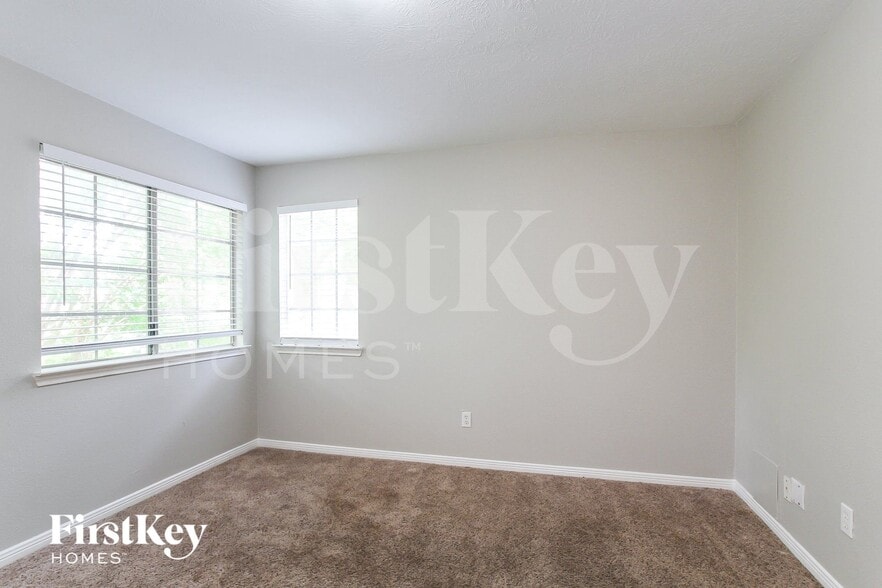 Building Photo - 5003 Maple Brook Ln